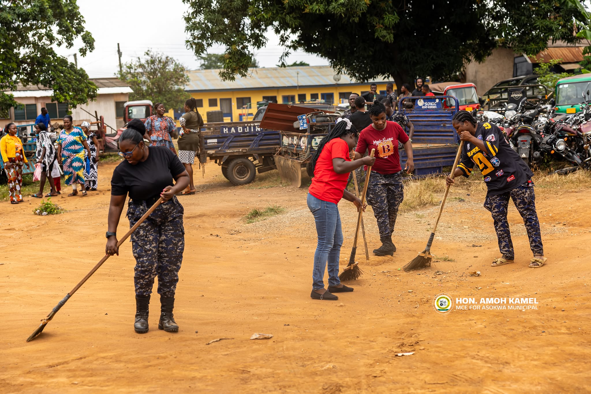 Asokwa Police Service Supports National Sanitation Day Exercise.